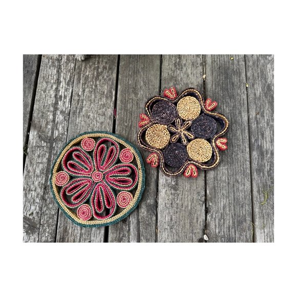 Set of 2 Vintage 70s Hand Woven Straw Trivet Hot Pad Boho Wicker Pot Holder Wall - Picture 1 of 2